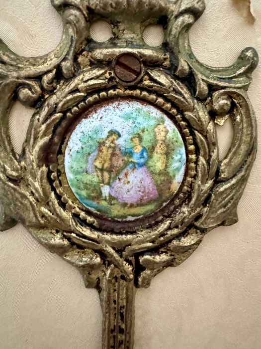 4 Wall Hooks with Iron Frame.64584581643139121