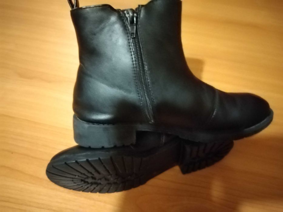 Botas pretas, como novas