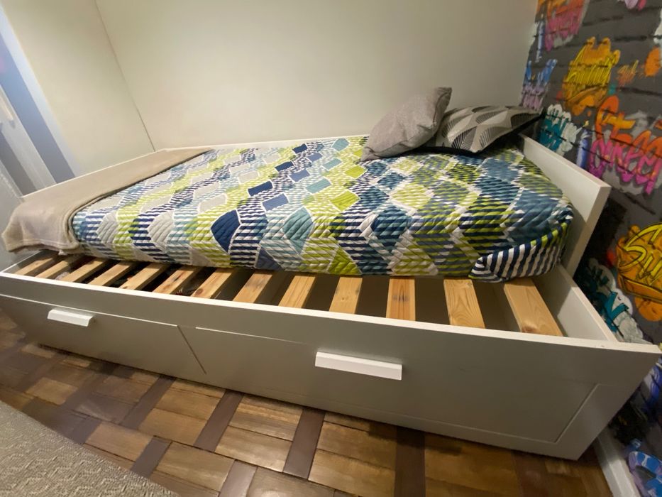 Conj. Cama extensível e armário do ikea