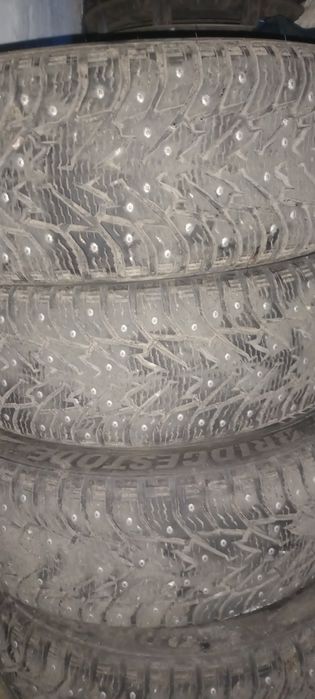 Шипована резина зима Bridgestone 195/65 R15
​Продам комплек