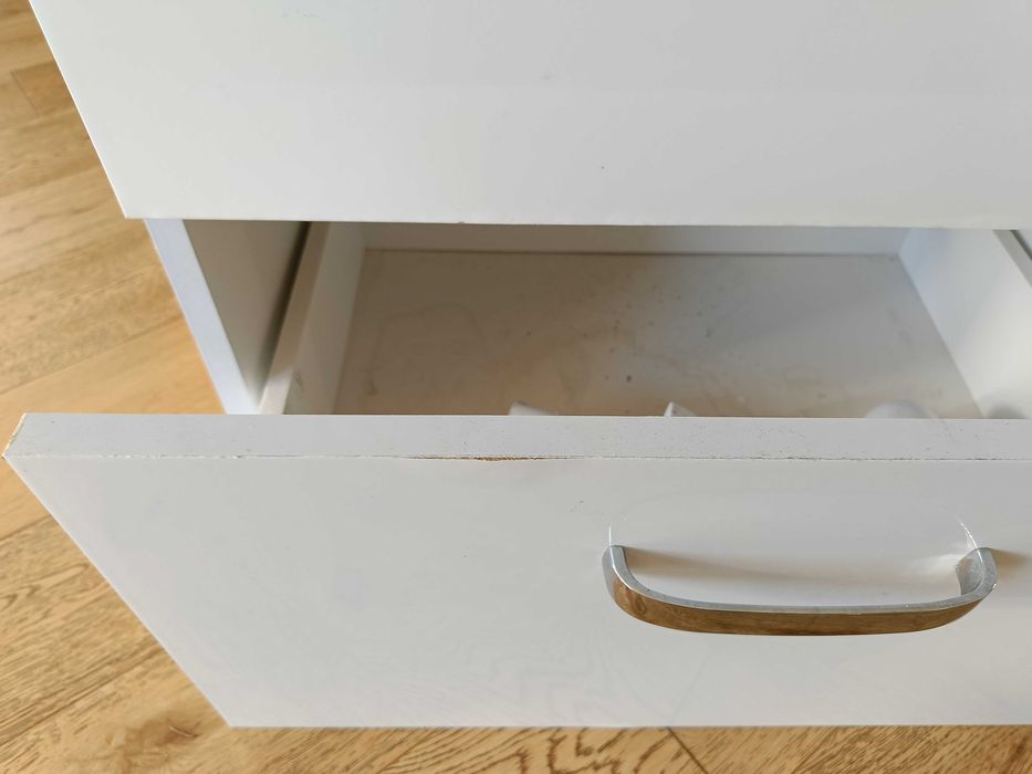 Sprzedam szafkę łazienkowa wiszącą