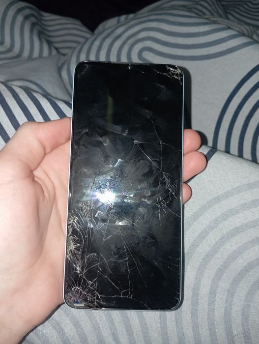 Продам телефон itel p40