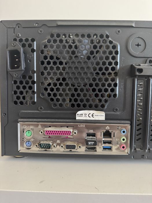 Computador j1900 com 3 Hard Drives