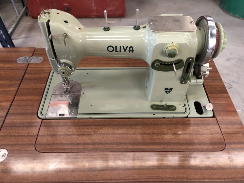 Maquina de Costura Oliva