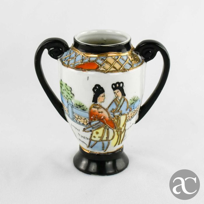 Conjunto de 2 jarras e prato porcelana Japonesa Satsuma