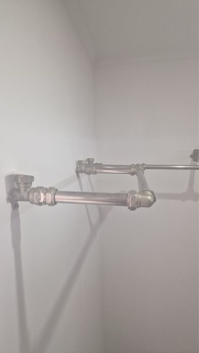 Cabideiro industrial artesanal em tubos de água – muito resistente