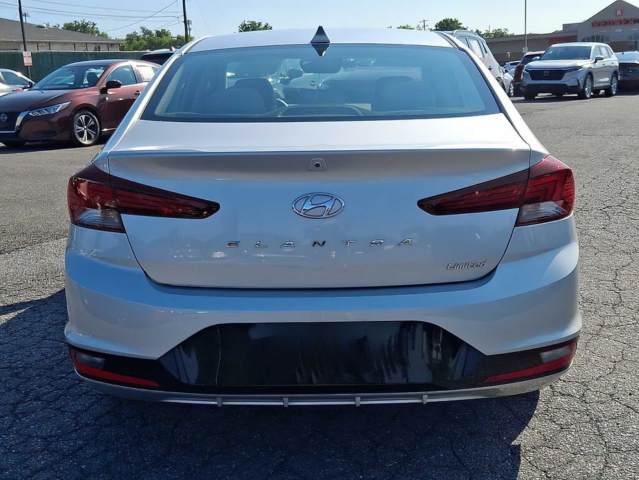 Hyundai Elantra Limited      2019