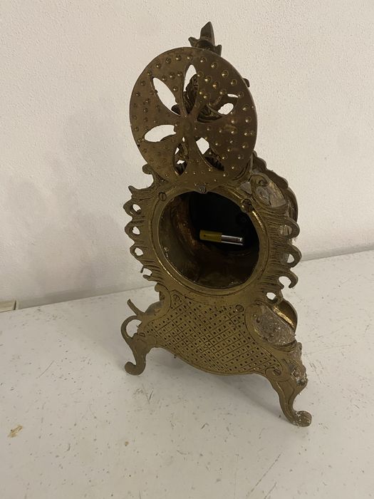 Relogio antigo em latao cor dourado