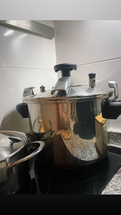 1 panela de pressão + 2 panelas
