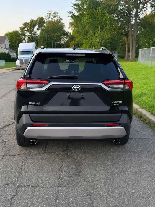 Toyota RAV4 Limited      2019