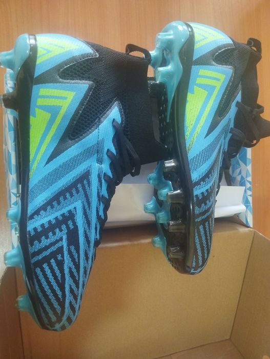 Дитячі футбольні бутси