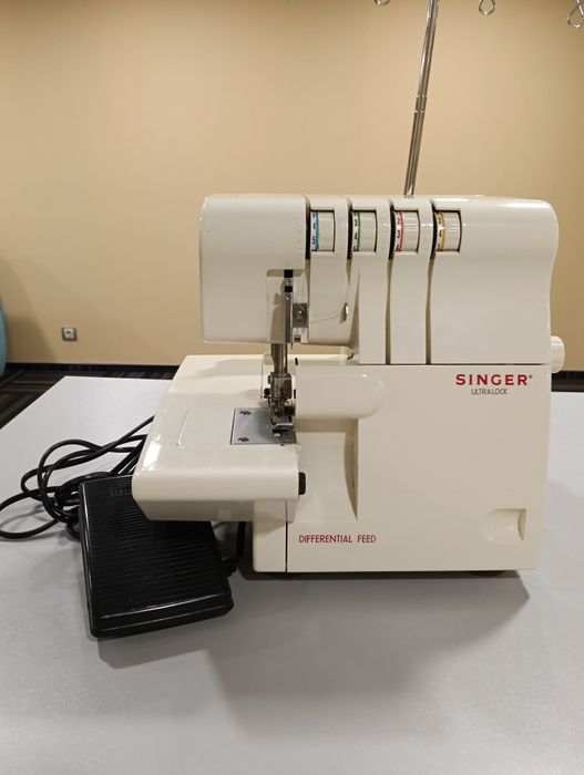 Оверлок Singer в хорошому стані