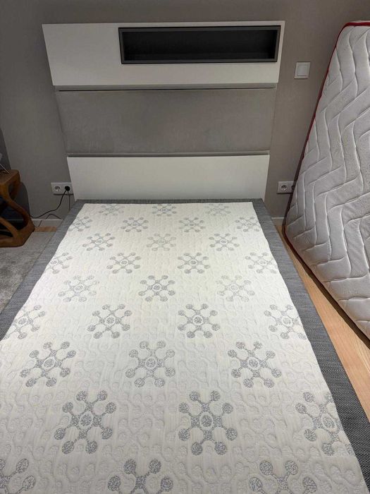 Sommier + Colchão + Cabeceira cama 1,35x2,00 como novos