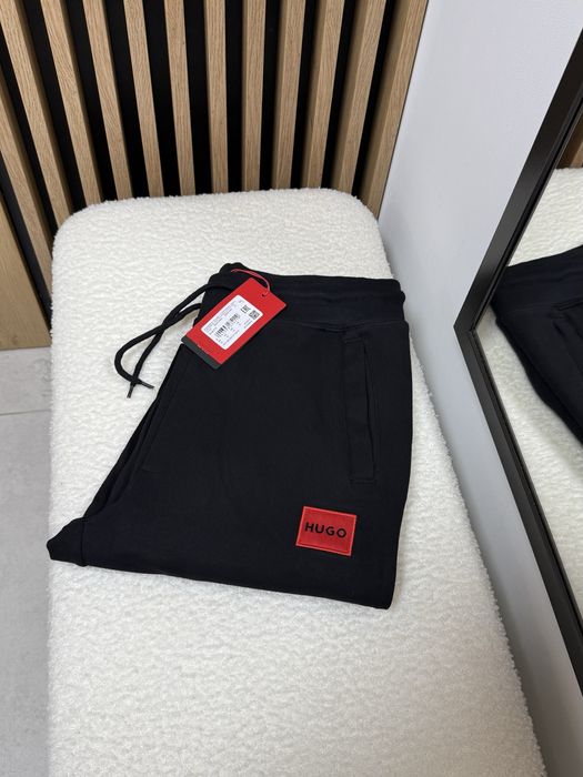 Spodnie dresowe meskie Hugo Boss - rozm M - bawelna