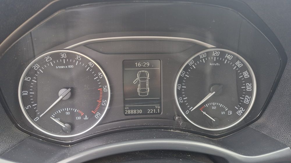 Skoda em bom estado- nacional, Contacto-910450816
