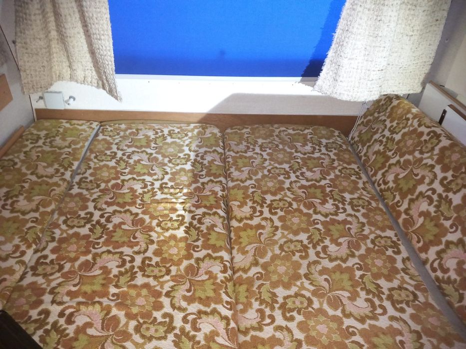 Vendo ou troco por carrinha familiar.