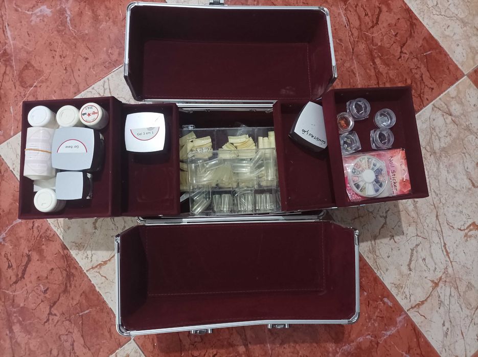 Mala manicure (esteticista)
