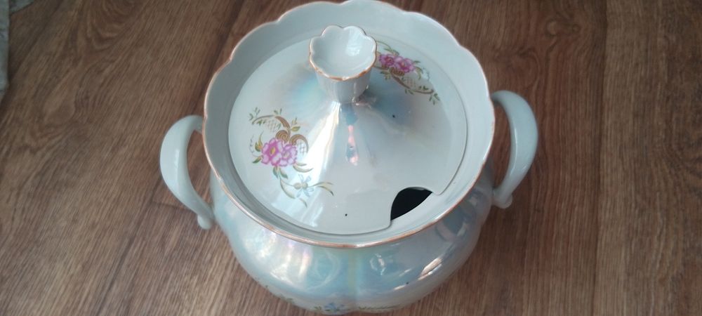 Продам  фигурки, Киндеры пчелки, миньены.