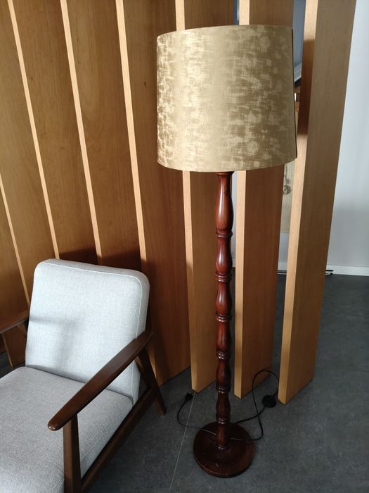 Candeeiro de pé e abajur como novo