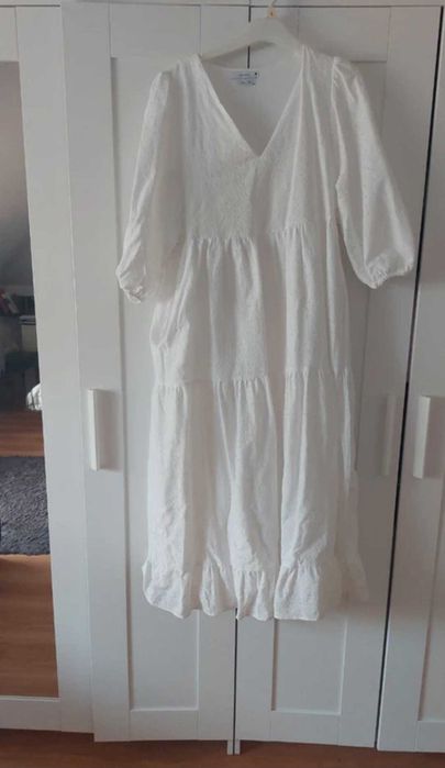 Reserved dluga biała bawełniana haftowana azurowa sukienka