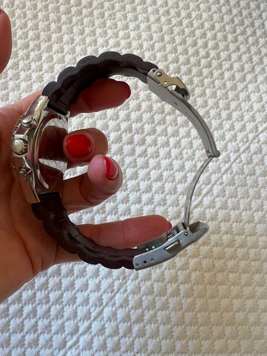 Relógio Electa em excelente estado,com várias braceletes e acessórios.