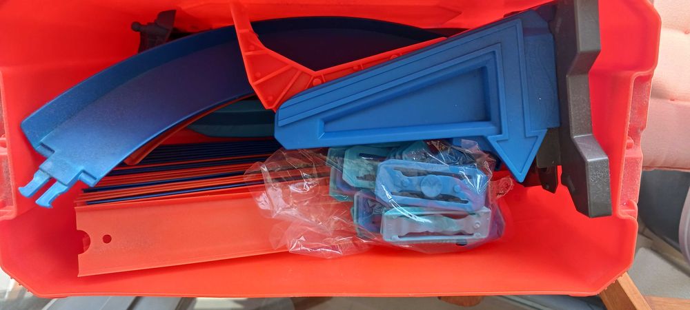 Hot Wheels Track Builder – 2 caixas de pistas + vários carros
