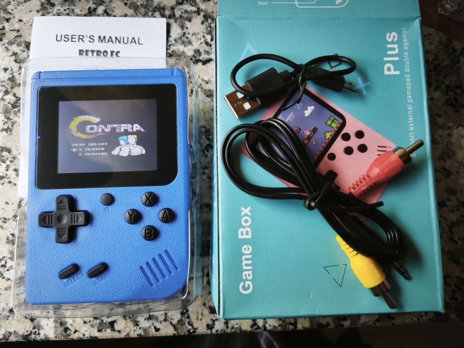 Consola portátil Famicom com 400 jogos