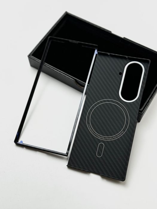 Чехол из настоящего карбона Samsung Galaxy Z Fold 7