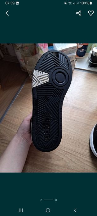 Продаю классные кроссовки адидас