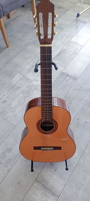 Gitara klasyczna stojak pokrowiec stroik