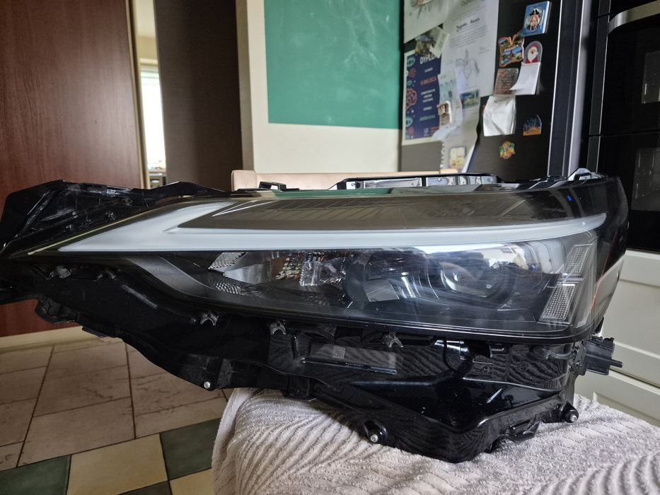 Lampa przednnia lewa Lexus Nx 350h