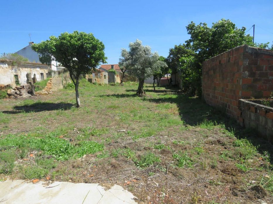 Vendo casa com 90 m2 e terreno contiguo c/ 2000 m2 em Anobra