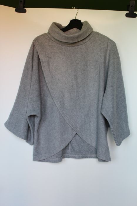 Jasnoszary sweter ponczo L 40