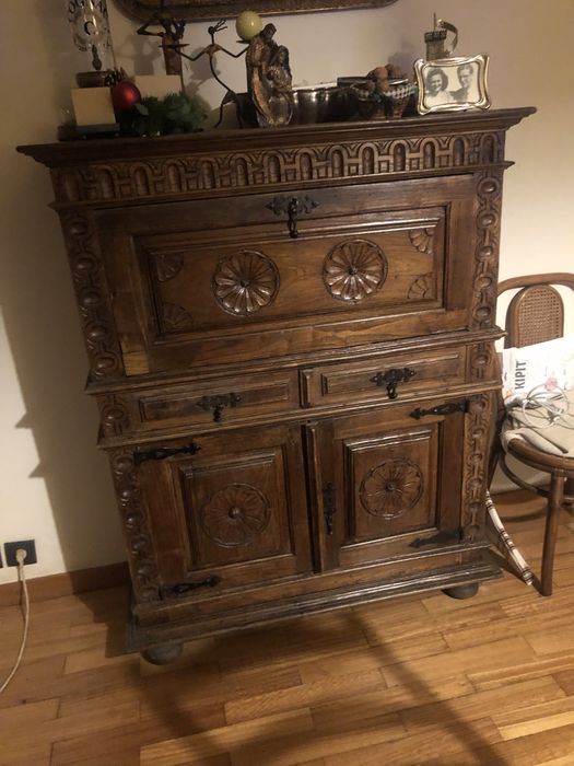 Conjunto moveis de sala -mesa com 6 cadeiras, e dois moveis.