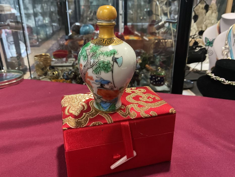 Snuff bottle com 9 cm oriental  sem caixa