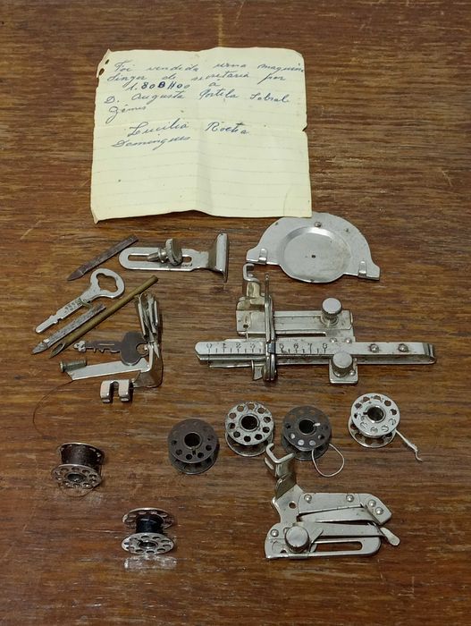 Máquina de costura Singer 
Modelo: 27K 
Ano: 1904