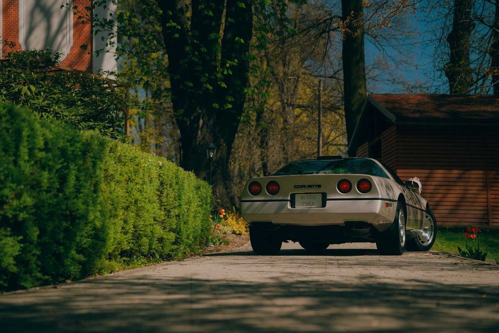 Szampańska Corvette C4 - wynajem samochodu, auto na ślub, wesele