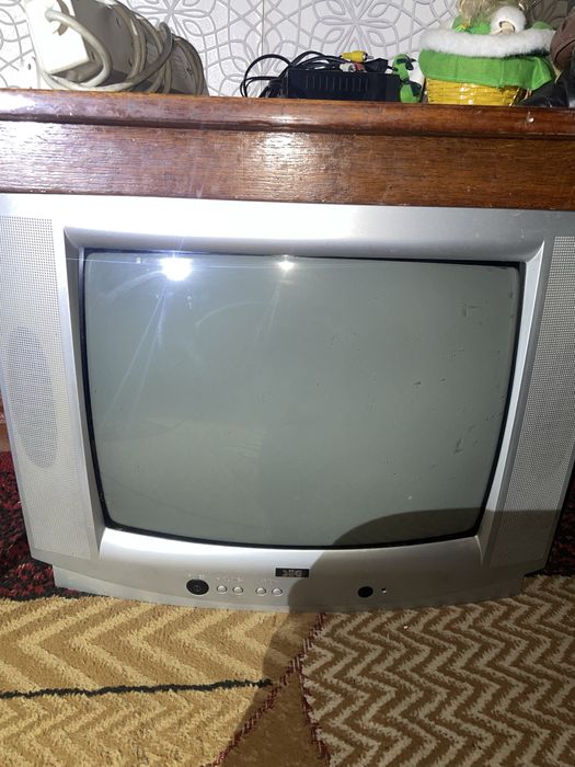 Продам телевизор Deg