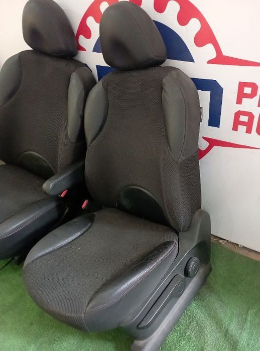 Bancos Frontais e Traseiros Nissan Note 2007