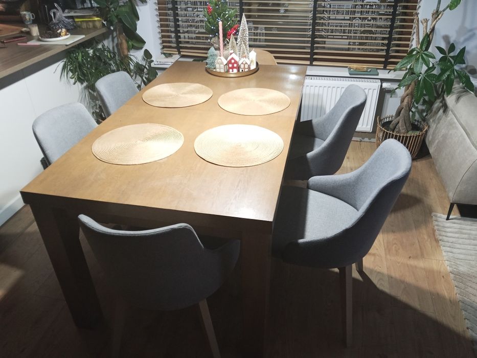 Krzesła w bardzo dobrym stanie cena za sztukę, 8sztuk. POLECAM !