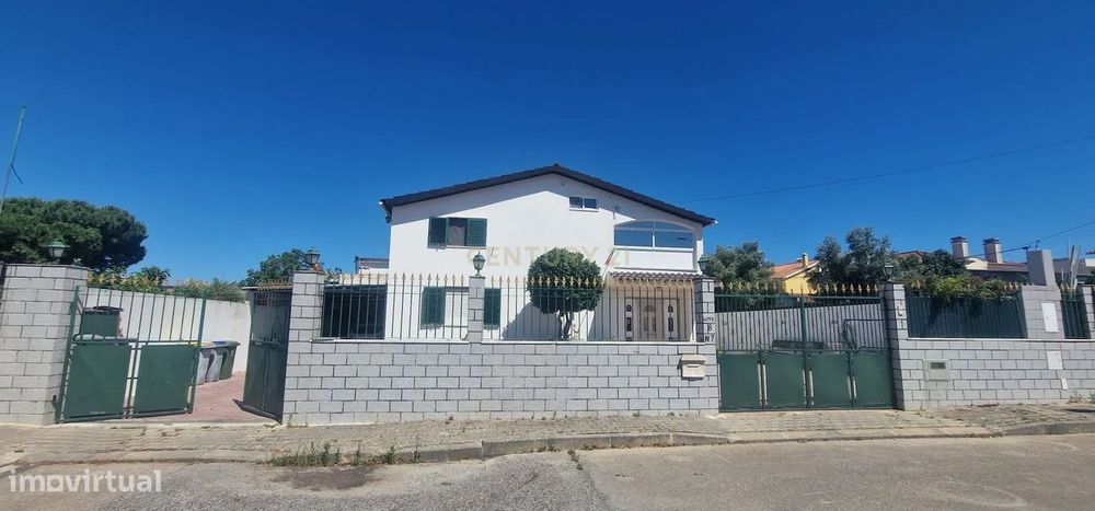 Moradia T6 em Fernão Ferro!