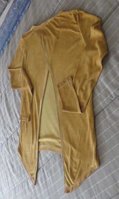 Camisola amarela mostarda c/ abertura atrás, Marca: Coquel icot -Tam S