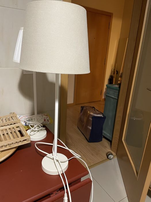 Candeeiro beje em otimo estado