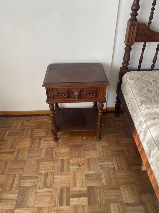Mobília de quarto para desocupar vendo tudo por 100€