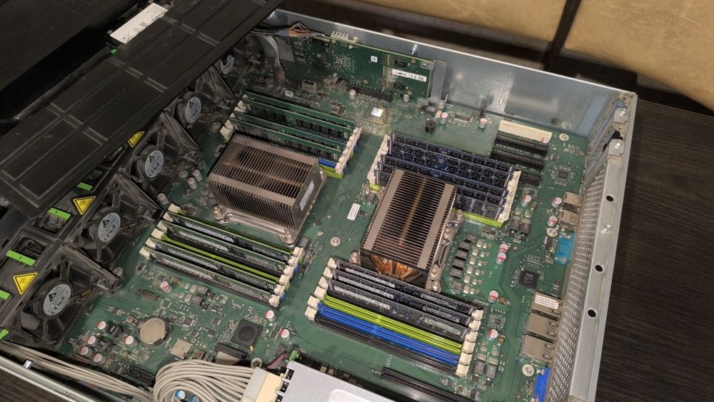 Сервер Fujitsu RX300 S8  Xeon 2хE5-2650 V2, 16 Gb DDR3