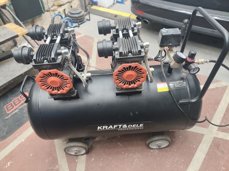 Kompresor bezolejowy jeszcze na gwarancji.