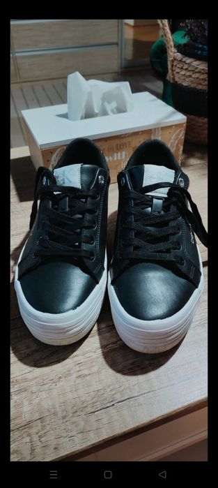 Sneakersy CK na grubej podeszwie z brokatem 39