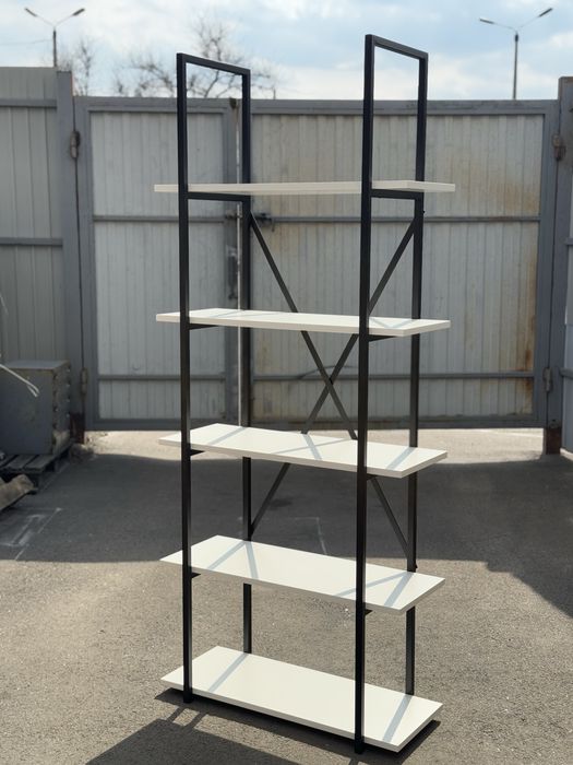 Офісні меблі крісла, столи, монітори, ноутбуки