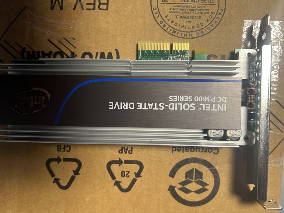 Новий NVMe накопичувач Intel DC P3600 (1.6 TB)
