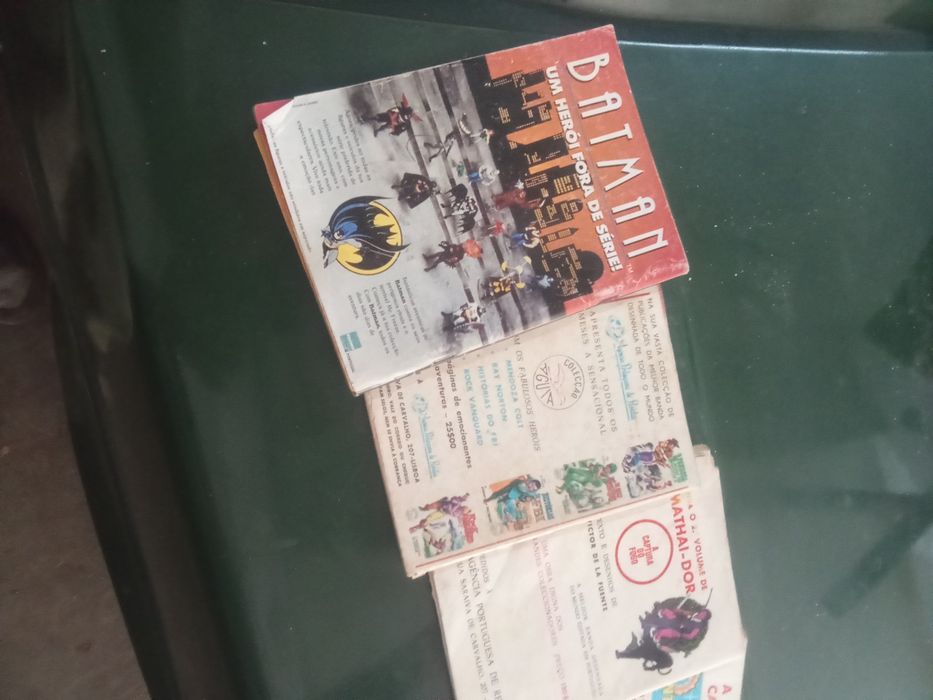 Cinco livros banda desenhada. Xerife, FBI, Batman. Falcão.